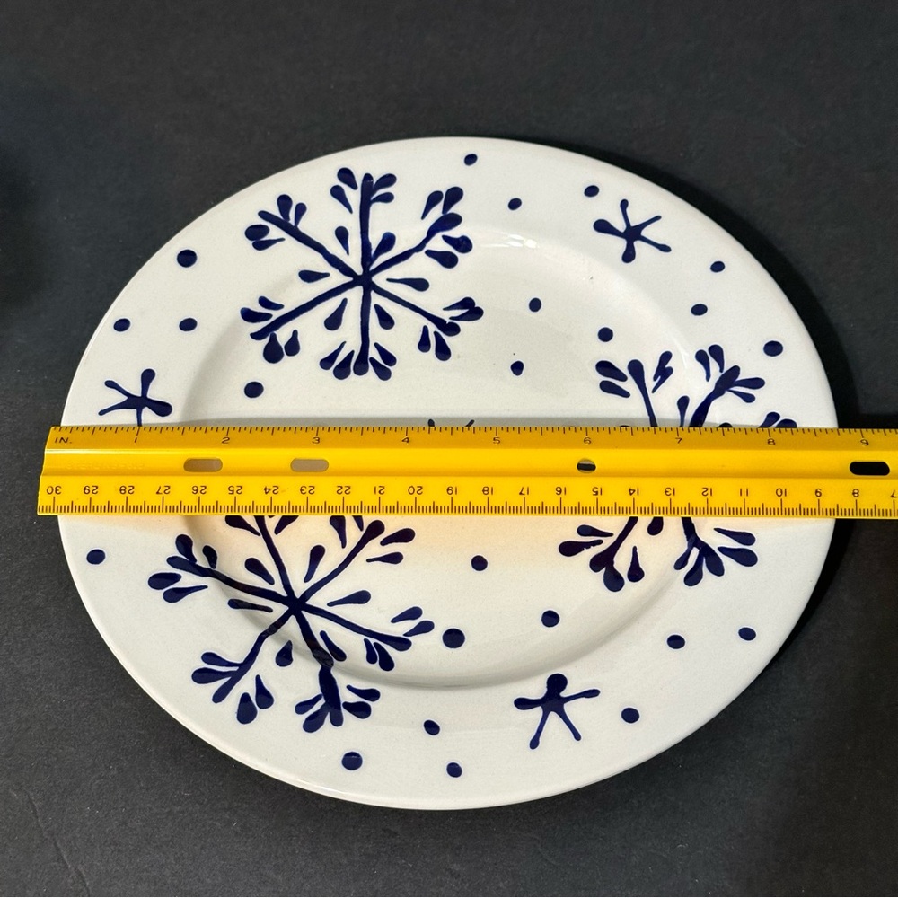 Set of 2 Blue & White Snowflakes Design Hand Painted In Italy 8.75" Salad Plates - Picture 14 of 14